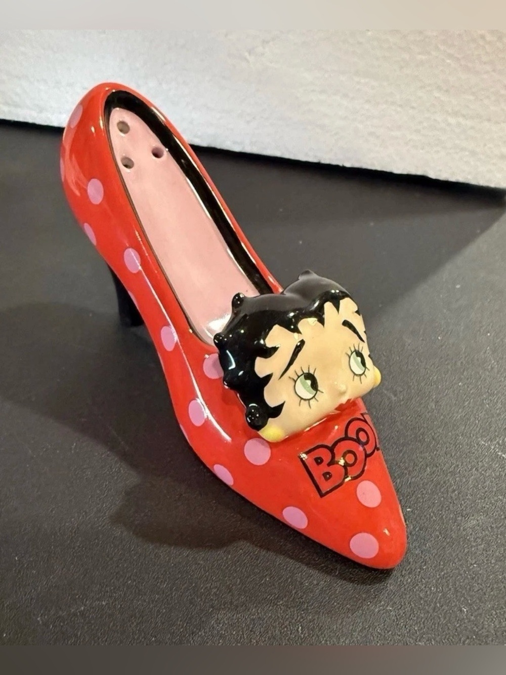 Betty Boop Lot Of 2 - 2003 Biker Girl Bobble Head Motorcycle & Shoe Salt Shaker - Picture 8 of 10